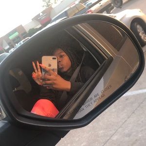 Meet your Posher, Elizabeth